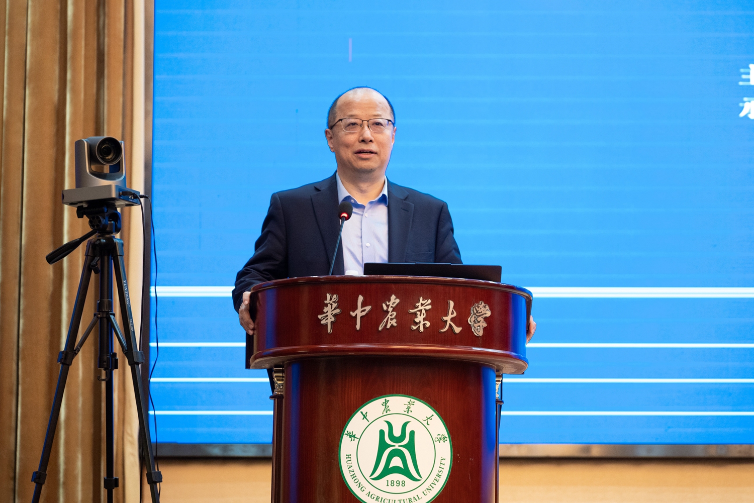 校长李召虎致辞(学通社记者 宁怡然 摄)_proc