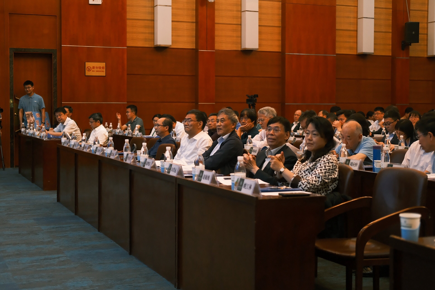 参会前排全景(学通社记者 吴渺 摄)_proc