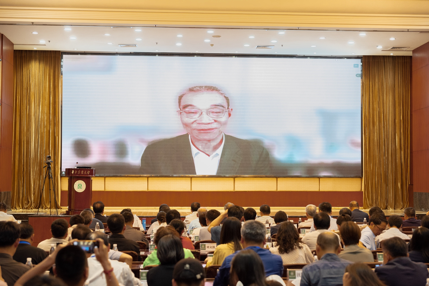 林毅夫致辞(学通社记者 宁怡然 摄)_proc